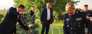 Ազիզ Նասիրզադեն ՀՀ ՊՆ վարչական համալիրի տարածքում անվանական եղևնի է տնկել
