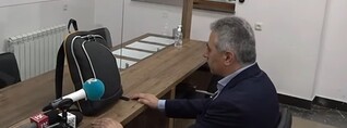 Սրանք իմ ձեռքից պրծում չունեն. Էդգար Ղազարյանը ԱԺ-ում «հանդիպում» է կազմակերպել իր ուսապարկի հետ