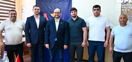 Արայիկ Հարությունյանը պարգևատրել է պատանիների աշխարհի առաջնության մեդալակիրներին
