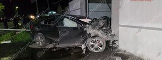Կոտայքում «Chevrolet»-ն բախվել է գազախողովակներին, ապա բնակչի երկաթե դարպասին․ կա 1 զոհ, 3 վիրավոր. shamshyan.com