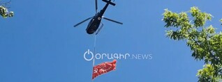 Հաղթանակի դրոշի կրկնօրինակը ծածանվում է երկնքում․ Երևանում մեկնարկել է «Անմահ գնդի» երթը