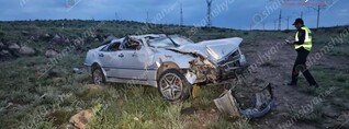 Արագածոտնում «Mercedes»-ը բախվել է բետոնե սյանը, քարերին և մի քանի պտույտ շրջվելով հայտնվել դաշտում․ կան վիրավորներ․ shamshyan.com
