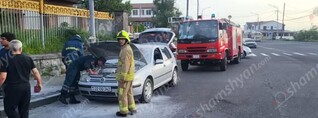 Արտակարգ դեպք՝ Երևանում. պարեկների, վարորդի ու քաղաքացիների շնորհիվ կայանված Volkswagen-ը մոխրակույտի չվերածվեց. shamshyan.com