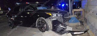 Ավանում բախվել են «Nissan Tiida»-ն ու «Kia»-ն. վերջինն էլ հայտնվել է մայթին՝ բախվելով քարե պարսպին. shamshyan.com