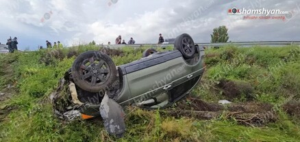 Խոշոր ավտովթար՝ Արարատի մարզում. «Honda»-ն բախվել է երկաթե արգելապատնեշներին և գլխիվայր հայտնվել դաշտում. կան վիրավորներ. shamshyan.com