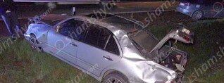 Արագածոտնի մարզում Mercedes-ի վարորդը, խույս տալով վթարի մեջ հայտնված ավտոմեքենաներից, բախվել է հողաթմբերին և մեկ պտույտ շրջվել. կան վիրավորներ. shamshyan.com