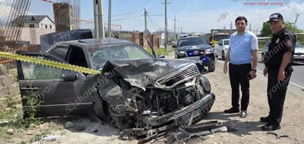 Զովունիում բախվել են 2 «Mercedes»-ները, որոնցից մեկն էլ բախվել է տան պարսպին. կան վիրավորներ. shamshyan.com