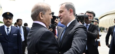 Պակիստանի վարչապետը ժամանել է Արցախ