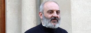 Իրավապահները խուզարկում են Բագրատ Սրբազանի տունը. ՈւՂԻՂ