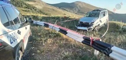 Շիրակի մարզում Toyota-ն մի քանի պտույտ շրջվել է և հայտնվել դաշտում․ վիրավորներից 1-ն անչափահաս է․ shamshyan.com
