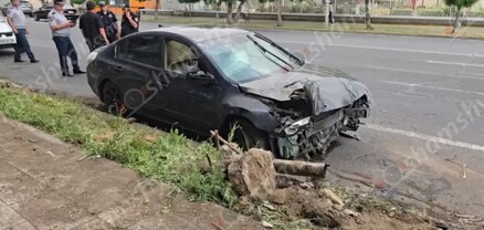 Երևանում 33-ամյա վարորդը Nissan-ով տապալել է չորացած ծառը, ապա բախվել սյանը. shamshyan.com
