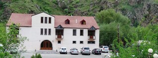 «Որսկան» ռեստորանում կինն իր ծանոթի հետ ալկոհոլ է օգտագործել, ինչից հետո վերջինս հրավածել է իր գլխին. shamshyan.com