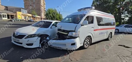 Աբովյան քաղաքում բախվել են շտապօգնության ավտոմեքենան ու Toyota-ն. բուժքույրը տեղափոխվել է հիվանդանոց. shamshyan.com