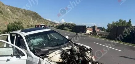 Գեղարքունիքում Opel-ը բախվել է բետոնե պատնեշին, ինչի հետևանքով շարժիչը պոկվել և շպրտվել է․ կան վիրավորներ. shamshyan.com