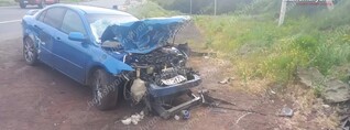 Երևան-Սևան ճանապարհին Mazda-ն բախվել է արգելապատնեշներին, ապա քարերին. shamshyan.com