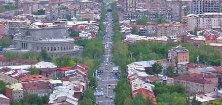 Երևանի կենտրոնում մի տղամարդ հետապնդում է, քաշքշում տարբեր կանանց և աղջիկների. փաստաբան