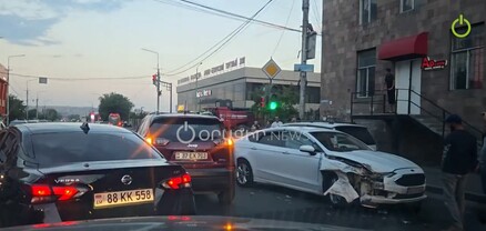 Շիրակ-Արարարատյան խաչմերուկում ավտովթար է տեղի ունեցել