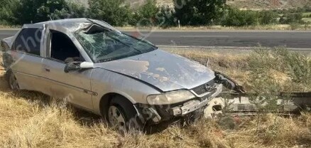 Երևան-Մեղրի ավտոճանապարհին բախվել են բեռնատարը և Opel-ը․ վերջինը հայտնվել է դաշտում․ կա վիրավոր․ shamshyan.com