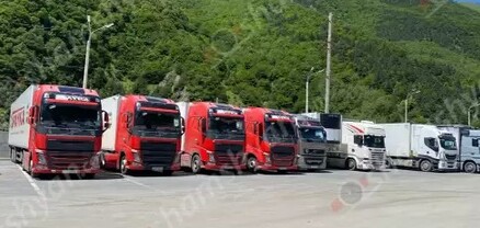 Լարսի անցակետում մեծ թվով բեռնատարներում բարձված միրգը ռուսական կողմի փնթի աշխատանքի պատճառով փչանում է. shamshyan.com