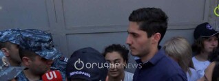 ՔԿ-ի մոտ լարված իրավիճակ է՝ «Սրբազան պայքարի» աջակիցների և ոստիկանների միջև