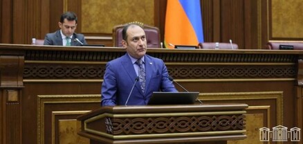 Ուշագրավ արձանագրումներ՝ Արտակ Զեյնալյանի վերաբերյալ. Հրապարակ