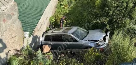 Երևան-Սևան ավտոճանապարհին Mitsubishi-ն հայտնվել է ձորակում․ վարորդը և ուղևորը, ովքեր ամուսիններ են, հոսպիտալացվել են․ shamshyan.com