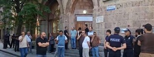 Միքայել սրբազանը Հայաստանում չէ․ վաղ առավոտից խուզարկում են Շիրակի թեմի առաջնորդարանը