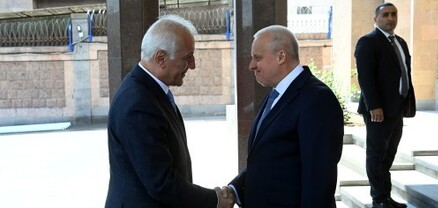 Վահագն Խաչատուրյանը Ռուսաստանի օրվա առթիվ այցելել է Հայաստանում ՌԴ դեսպանատուն