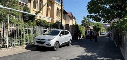 Այս պահին՝ Բագրատ Սրբազանի կեցավայրի դիմաց