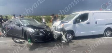 Ավտովթար՝ Կոտայքի մարզում․ Եղվարդի կամրջի հարևանությամբ բախվել են Nissan-ը և Mazda-ն․ shamshyan.com