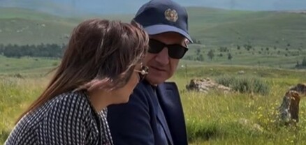 Վարչապետը տիկնոջ հետ այցելել է Զորաց քարեր
