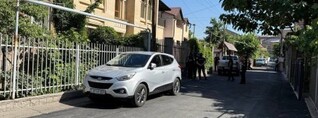 Այս պահին՝ Բագրատ Սրբազանի կեցավայրի դիմաց