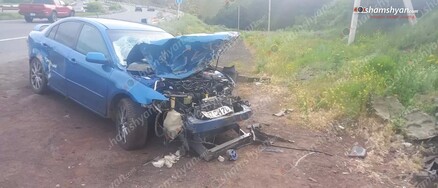 Երևան-Սևան ճանապարհին Mazda-ն բախվել է արգելապատնեշներին, ապա քարերին. shamshyan.com