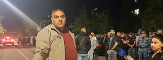 Թասիբն ո՞ւր է․ քաղաքական գործիչները դուք եք, ես բլոգեր եմ․ վիճաբանություն՝ դատարանի բակում