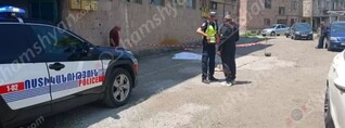 Առեղծվածային ու ողբերգական դեպք՝ Շիրակի մարզում․ շենքերից մեկի բակում հայտնաբերվել է տղամարդու մարմին