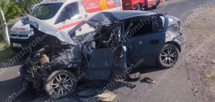 «Opel»-ը Բարձրաշենում բախվել է ծառերին, ապա արգելապատնեշին. 3 վիրավորներից մեկն անչափահաս է․ shamshyan.com