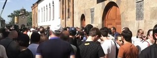 Քաղաքացիները Աջապահյանին թույլ չտվեցին հեռանալ. իրավիճակը՝ Մայր Աթոռում. ՈւՂԻՂ