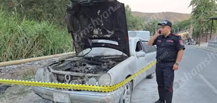 Բջնիում հրդեհ է բռնկվել Mercedes-ում. վարորդի և գյուղացիների շնորհիվ այն մոխրակույտի չի վերածվել. shamshyan.com