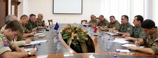 ՀՀ ԶՈՒ ԳՇ պետը ՆԱՏՕ-ի պաշտոնյայի հետ քննարկել է համագործակցության հարցեր