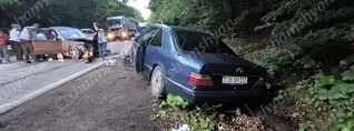 Պուշկինյան ոլորաններում բախվել են 2 «Mercedes», կա 6 վիրավոր
