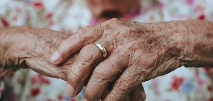 Երկարակեցության գաղտնիքը՝ չամուսնանալը և գարեջուրը. 105-ամյա բրիտանուհու խորհուրդը