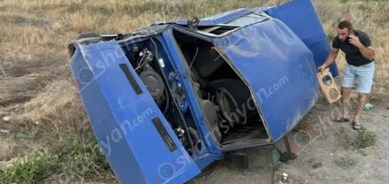 Խոշոր ավտովթար՝ Արարատի մարզում․ «ՎԱԶ 21-06»-ը բախվել է «Toyota»-ին և կողաշրջված հայտնվել դաշտում․ կան վիրավորներ