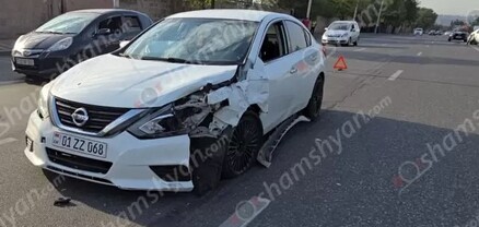 Ավտովթար Երևանում․ Արցախի պողոտայում բախվել են 2 «NISSAN» և «MERCEDES» մակնիշի ավտոմեքենաներ 