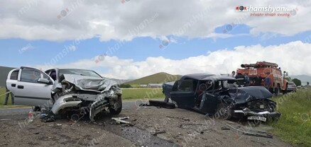 Ծաղկահովիտ գյուղում բախվել են «Opel»-ն ու «ՎԱԶ 2107»-ը. կա 1 զոհ, 4 վիրավոր. shamshyan.com