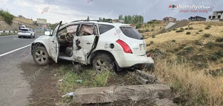 «Արծվի թևեր»-ի մոտ «Nissan Murano»-ն կոտրել է երկաթե արգելապատնեշները և հայտնվել խորը ձորի եզրին. shamshyan.com