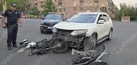 Երևանում հերթական անգամ բախվել են «Nissan Rogue»-ը ու մոտոցիկլը․ վերջինը կողաշրջվել է