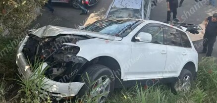 Գեղարքունիքում «Volkswagen»-ը դուրս է եկել երթևեկելի գոտուց, թռել և բախվել կայանված 3 ավտոմեքենաների