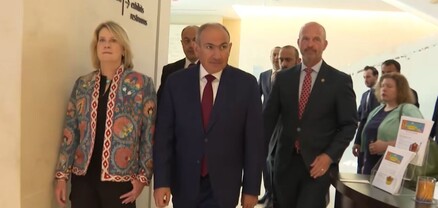 Փաշինյանը Վաշինգտոնի Աստվածաշնչի թանգարանին է նվիրել Գրիգոր Նարեկացու միջնադարյան նկարազարդ մատյանի կրկնօրինակը
