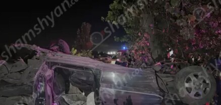 Մրգավանում վարորդը «Opel»-ով բախվել է ծառին, գերեզմանաքարին և գլխիվայր հայտնվել գերեզամանոցում․ կան վիրավորներ․ shamshyan.com