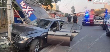 Երևանում 23-ամյա վարորդը BMW-ով մխրճվել է կանգառի մեջ, կան վիրավորներ